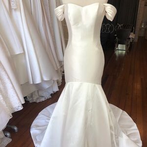 Brand new Pronovias Delco wedding gown
